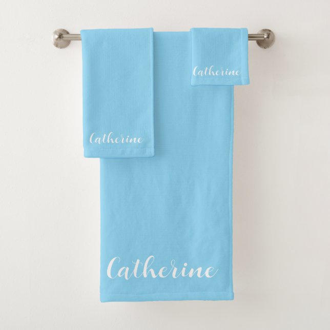 Ensemble de serviettes bleues personnalisées avec  (En situation)