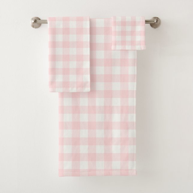 Ensemble de serviettes de bain à carreaux rose et  (En situation)