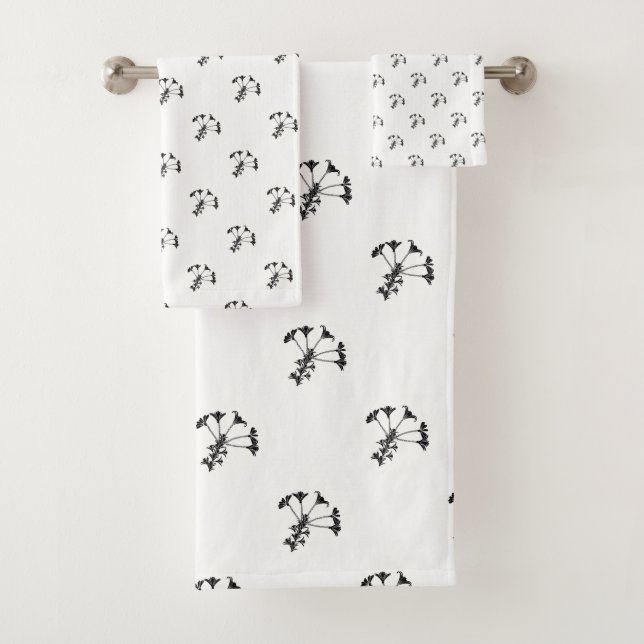 Ensemble de serviettes de bain à fleurs noires sur (En situation)