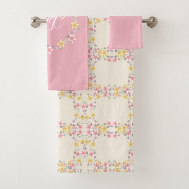 Ensemble de serviettes de bain à motif floral rose (En situation)