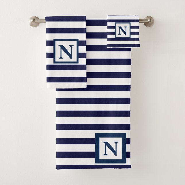 Ensemble de serviettes de bain à rayures Navy avec (En situation)