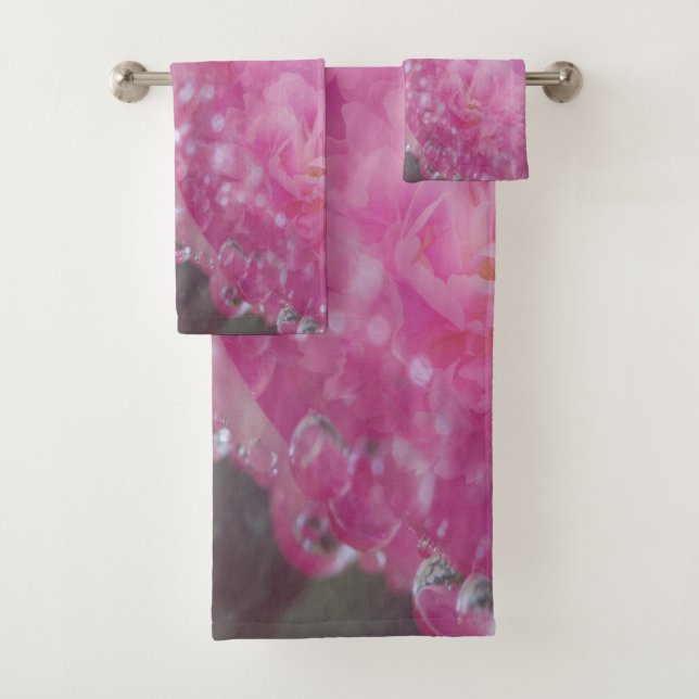Ensemble de serviettes de bain aux fleurs corail,  (En situation)