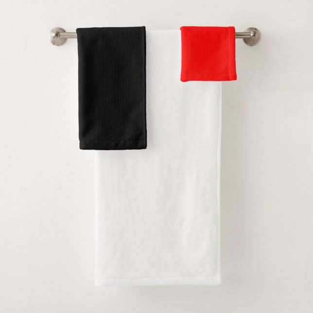 Ensemble de serviettes de bain chic blanc, noir et (En situation)