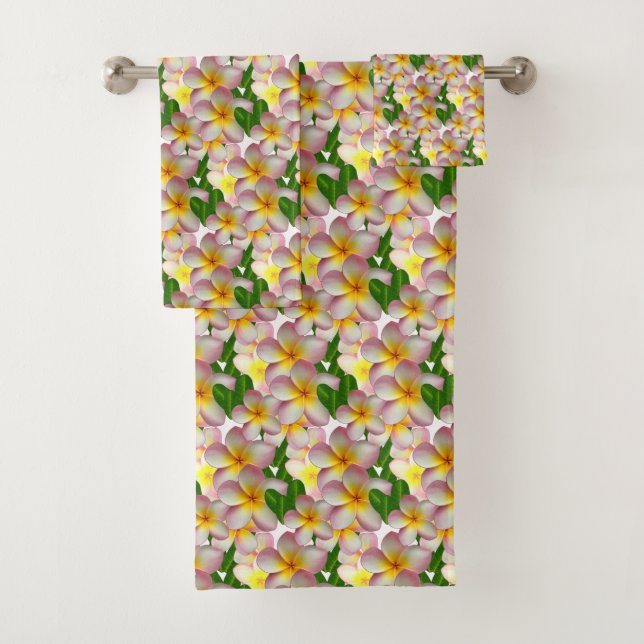 Ensemble de serviettes de bain Fleurs de frangipan (En situation)