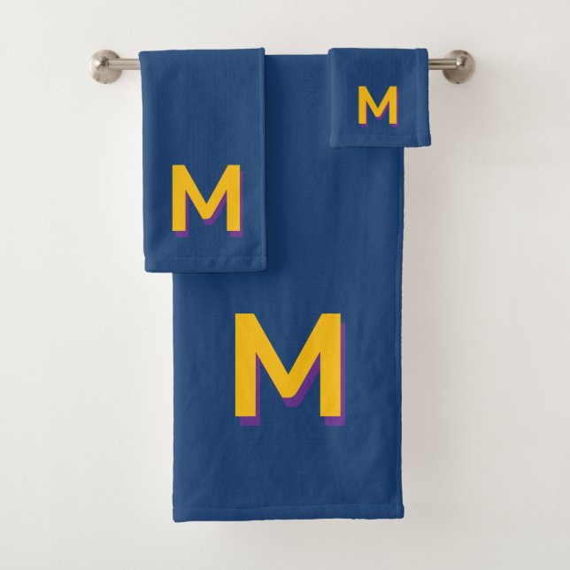 Ensemble de serviettes de bain jaune doré avec mon (En situation)