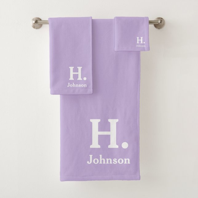 Ensemble de serviettes de bain Monogram Lavender (En situation)