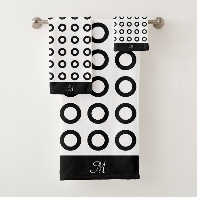 Ensemble de serviettes de bain noires et blanches  (En situation)