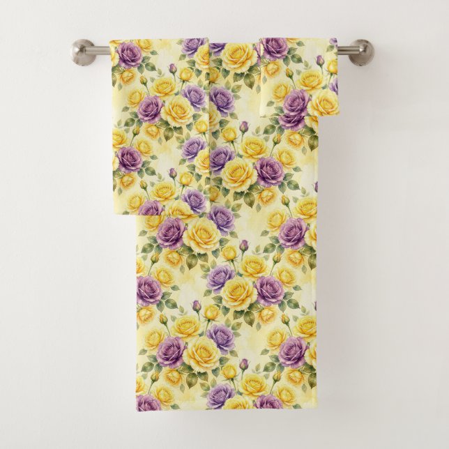Ensemble de serviettes de roses violettes et jaune (En situation)