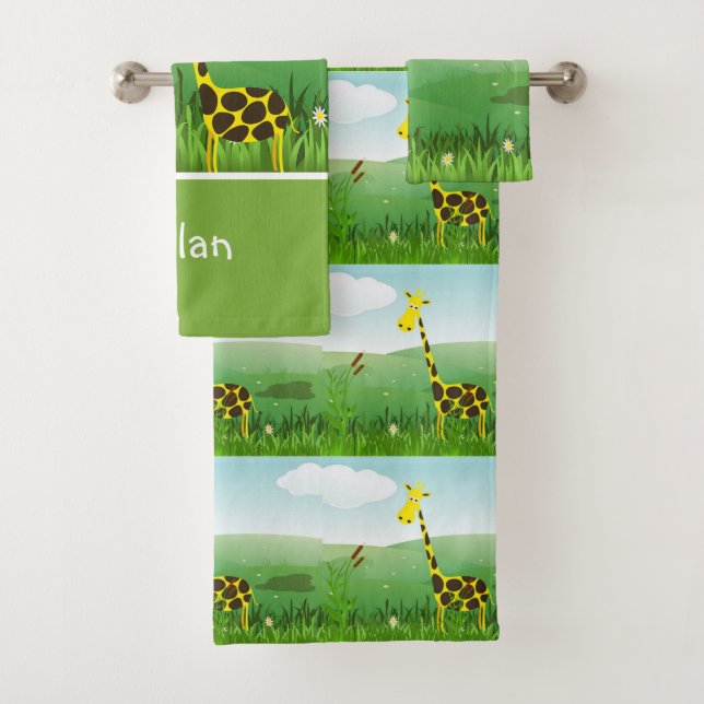 Ensemble de serviettes pour garçon Girafe Monogram (En situation)