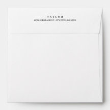 Enveloppe blanche simple moderne pré-adressée