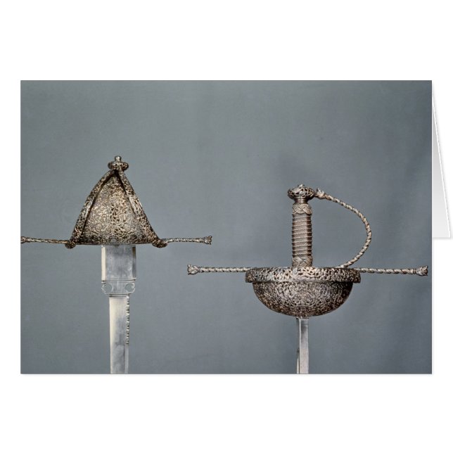 Épées : rapière de tasse-hilted d'acier ciselé (Devant horizontal)