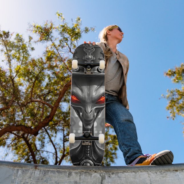 Epic Steampunk Alien Skateboard Design (Extérieur 1)