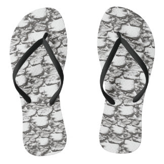 Escalade des tongs du mur