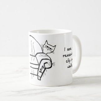 Essai de couper les clous du chat - tasse drôle de