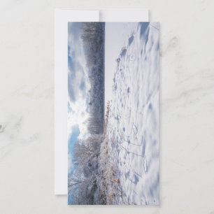 Étang couvert de neige et forêts à Salem Hills