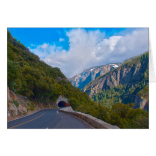 États-Unis, Californie. Tunnel sur la route pour Y