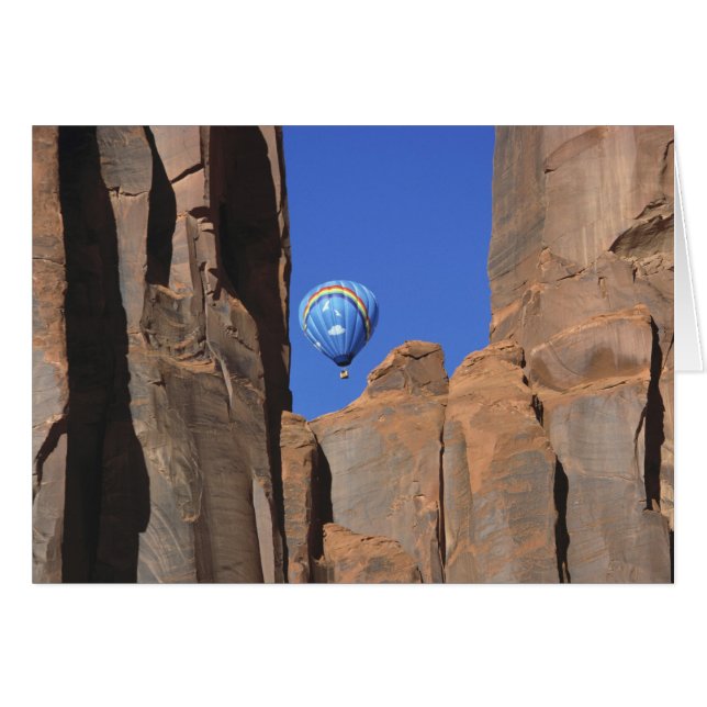 États-Unis, Utah, Monument Valley. Une montgolfièr (Devant horizontal)