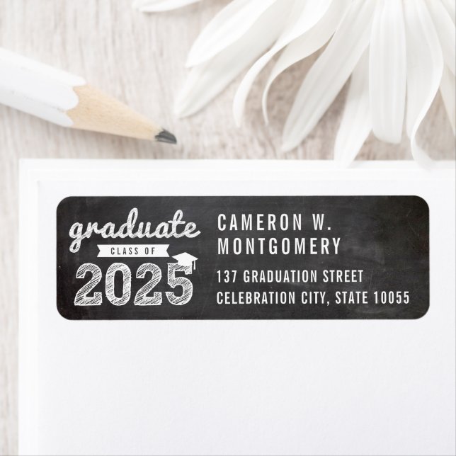 Étiquette 2025 Chalkboard Croquis Moderne Graduation Adresse (En situation)