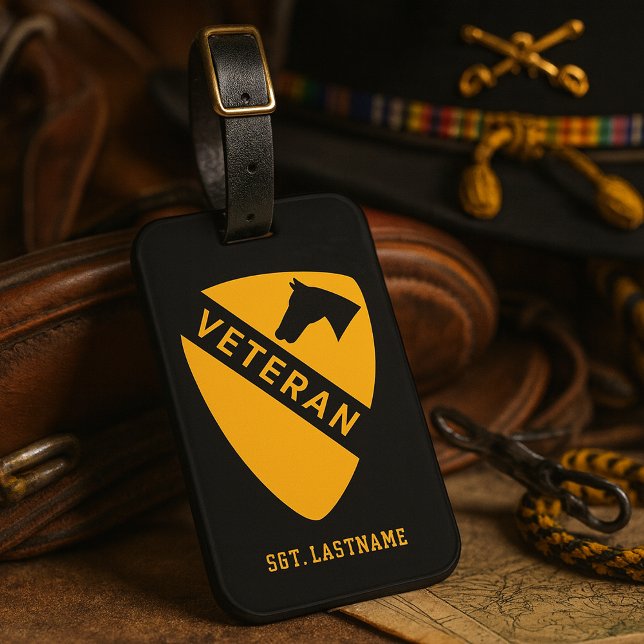 Étiquette À Bagage 1st Cavalry Division "First Team" Personalized (1st Cavalry Division Veteran Tribute Luggage Tag Mockup)