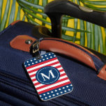 Étiquette À Bagage American Red White Blue Monogramme personnalisé in<br><div class="desc">Voyagez dans un style patriotique avec cette étiquette monogrammée. Il présente un design inspiré du drapeau des États-Unis d'Amérique avec des étoiles et des rayures dans les couleurs classiques rouge,  blanc et bleu américain. Personnalisez le monogramme personnalisé avec la lettre initiale de nom de famille.</div>
