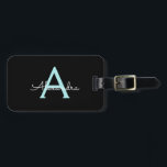 Étiquette À Bagage Aqua Teal Blue Script Girly Monogram<br><div class="desc">Noir et Aqua Blue Monogramme Turquoise Ajouter votre propre nom Script Bagage Bag Le tag sac fait le cadeau parfait pour 16 ans,  mariage,  douche nuptiale,  baby shower ou bachelorette cadeau pour quelqu'un décorant sa chambre dans le style.</div>