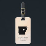 Étiquette À Bagage Balise Arkansas Map Mariage Bagage avec nom du cou<br><div class="desc">Ces étiquettes de bagage d'état font les étiquettes cadeaux mariages parfaits ou les étiquettes de sacs de bienvenue. Cravate-le à votre cadeau au lieu d'une étiquette-cadeau typique en papier, et ils peuvent l'utiliser pendant des mois et des années à venir. Les étiquettes ont un arrière - plan d'aquarelle d'abricot de...</div>