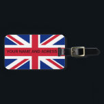 Étiquette À Bagage Balise de bagage avec drapeau du Royaume-Uni<br><div class="desc">Voyagez avec une touche de fierté britannique en utilisant notre étiquette de bagage exclusive avec le drapeau du Royaume-Uni! Réalisée avec une attention minutieuse aux détails, cette étiquette à bagages est plus qu’un simple accessoire pratique, c’est une célébration du riche patrimoine et de la fierté culturelle du Royaume-Uni. Le design...</div>