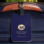 Étiquette À Bagage Balise de bagages Monogramme or brossé de la marin<br><div class="desc">Un design vertical de luxe moderne dans le style classique avec un emblème de monogramme bleu marine et or métallique brossé avec un gros monogramme typographique initial sur un riche arrière - plan bleu marine. Le texte peut être facilement customisé à l'aide des champs fournis.</div>