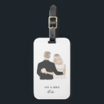 Étiquette À Bagage Balise d'illustration de mariage et de chambre<br><div class="desc">Ce bagage présente une jolie illustration de mariée et mariée. Pour une personnalisation plus avancée de cette conception,  par exemple la modification de la disposition,  de la police ou de la taille du texte,  cliquez sur le bouton "PERSONNALISER" ci-dessus. Veuillez me contacter pour toute question !</div>