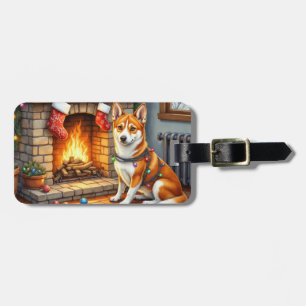 Étiquette À Bagage Basenji assis près de la cheminée avec des lumière