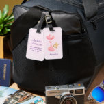 Étiquette À Bagage Bébé mignon dans une couverture de coeur<br><div class="desc">Une étiquette à bagages avec une adorable illustration d'un petit lapin brun portant une petite couronne dorée. Porté par des ballons dans une couverture de coeur rose.</div>