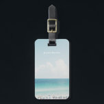 Étiquette À Bagage Belle plage Photographie Cool Blue Ocean Skies<br><div class="desc">Une photo amusante représentant une journée à la plage avec ciel bleu vif et eau turquoise claire.</div>