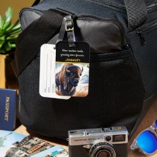 Étiquette À Bagage Bisons paissant dans une vallée de montagne