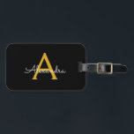 Étiquette À Bagage Black Gold Girl Script Monogramme Nom Moderne<br><div class="desc">Noir et or Monogramme Ajouter votre propre nom Script Bagage Bag Le tag sac fait le cadeau parfait pour 16 ans,  mariage,  douche nuptiale,  baby shower ou une fête de bachelorette pour quelqu'un décorant sa chambre dans le style.</div>