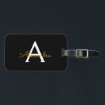 Étiquette À Bagage Black Gold Girl Script Monogramme Nom Moderne<br><div class="desc">Noir et or Monogramme Ajouter votre propre nom Script Bagage Bag Le tag sac fait le cadeau parfait pour 16 ans,  mariage,  douche nuptiale,  baby shower ou une fête de bachelorette pour quelqu'un décorant sa chambre dans le style.</div>