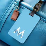 Étiquette À Bagage Blue Modern Script Girl Monogramme Nom<br><div class="desc">Cette étiquette à bagages élégante présente une esthétique contemporaine et propre,  avec des couleurs bleues vives. Personnalisez-le avec votre monogramme pour ajouter une touche d'individualité tout en gardant vos bagages facilement identifiables. Améliorez votre style de voyage avec cette étiquette de bagages monogramme chic.</div>