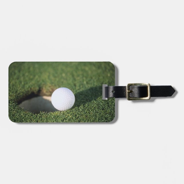 Étiquette À Bagage Boule de golf au bord du trou (Devant horizontal)