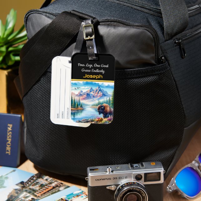 Étiquette À Bagage Buffle majestueux près d'une rivière Serene Mounta (Recto & Verso)