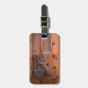 Étiquette À Bagage Cadenas sur une porte en bois