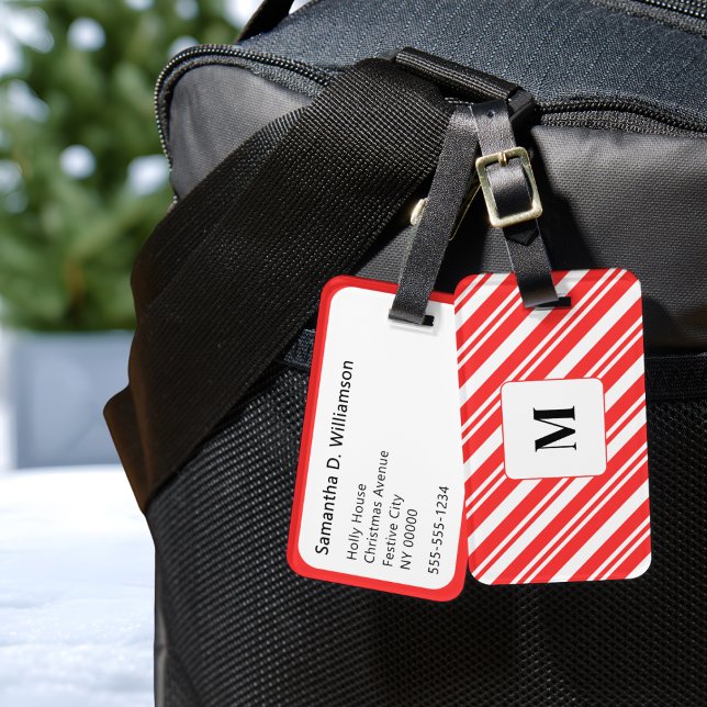 Étiquette À Bagage Candy Stripe Rouge et Blanc Noël Monogrammé (A festive monogrammed Christmas luggage tag with red and white candy stripe design)
