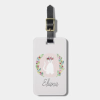 Chat blanc mignon de filles avec des fleurs et des
