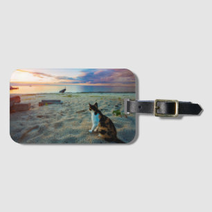 Étiquette À Bagage Chat se reposant sur une plage