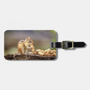Étiquette À Bagage Chipmunk mange une cacahuète