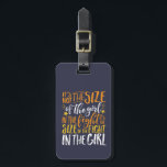 Étiquette À Bagage Citation Inspirationnelle Taille du combat dans la<br><div class="desc">Une citation de motivation inspirante pour vous garder inspiré et motiver les autres autour de vous. Beau dicton sur une jeune femme forte et courageuse, athlète, sportive. Ce n'est pas la taille de la fille dans la bagarre mais c'est la taille de la bagarre dans la fille. Détermination de l'importance....</div>