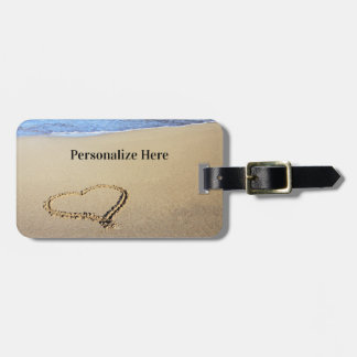 Étiquette À Bagage Coeurs De Plage Dans Le Sable