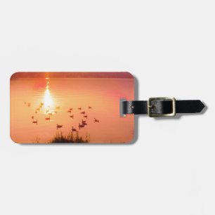 Étiquette À Bagage Coucher de soleil rose et de lac de pêche