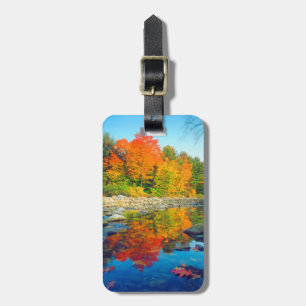 Étiquette À Bagage Couleurs d'automne se reflétant dans un ruisseau d