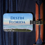 Étiquette À Bagage Custom Beach Town Belle photo océanique<br><div class="desc">Ce bagage de ville sur la plage personnalisable comprend le magnifique coucher de soleil rose et orange touchant en douceur les vagues de l'océan au-dessus du sable et de l'herbe de mer à Destin,  en Floride. Belle photographie balnéaire de votre lieu de vacances préféré ou de votre ville natale.</div>