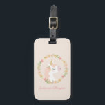 Étiquette À Bagage Cute Unicorn Floral Wreath Blush Pink Nom personna<br><div class="desc">Cette étiquette à bagages élégante personnalisée présente une jolie illustration d'une licorne et d'une couronne florale en rose vif. Personnalisez-le avec votre nom en écriture cursive script. Super idée cadeau !</div>