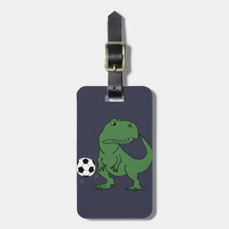 Étiquette À Bagage Dinosaure vert drôle de T-rex jouant au football